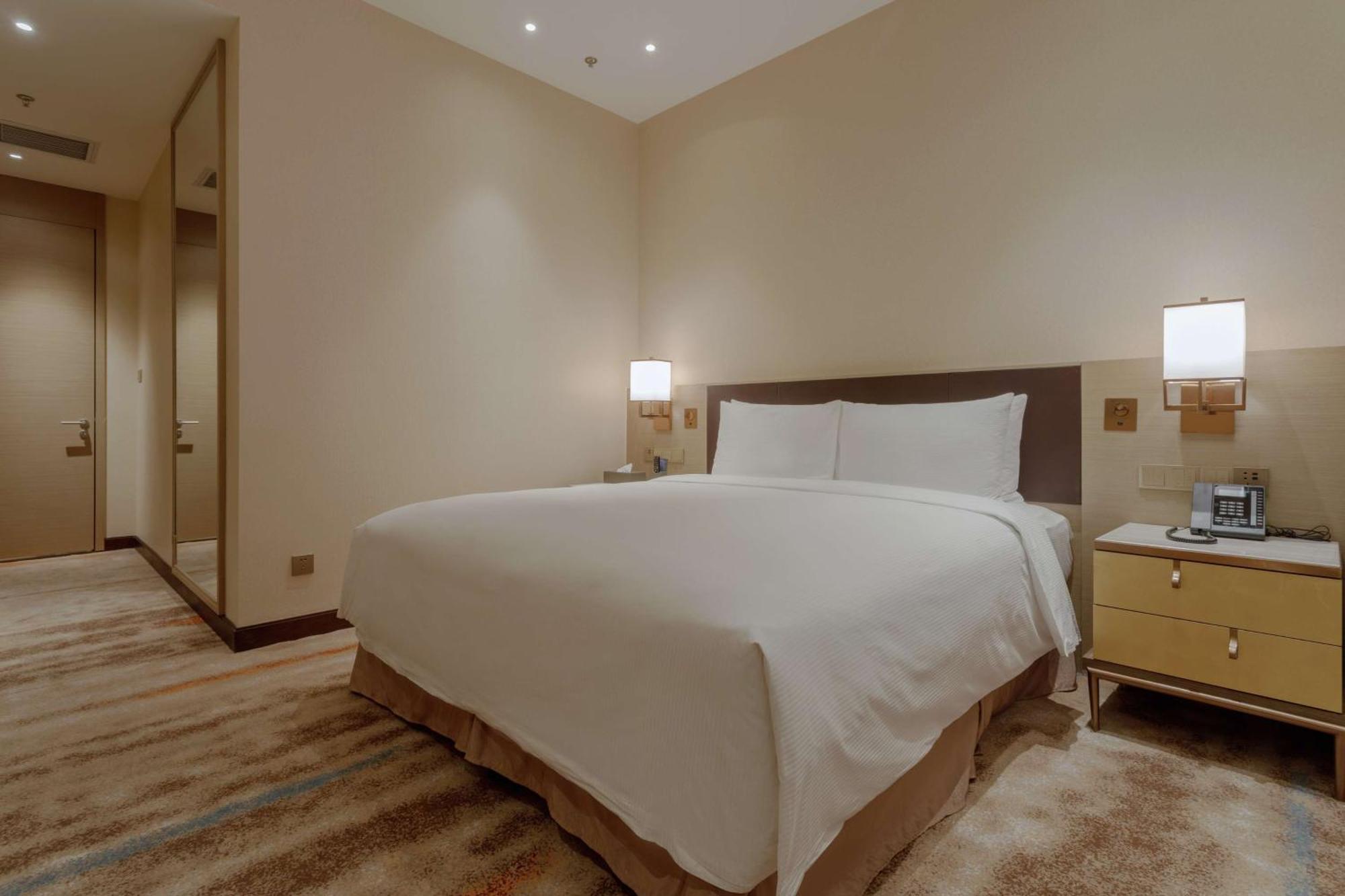 Отель Hilton Шеньян Экстерьер фото